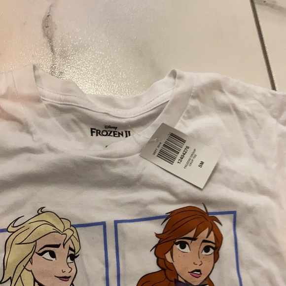 Disney Frozen II T-Shirt Women’s Small. New with Tags. - Picture 4 of 4